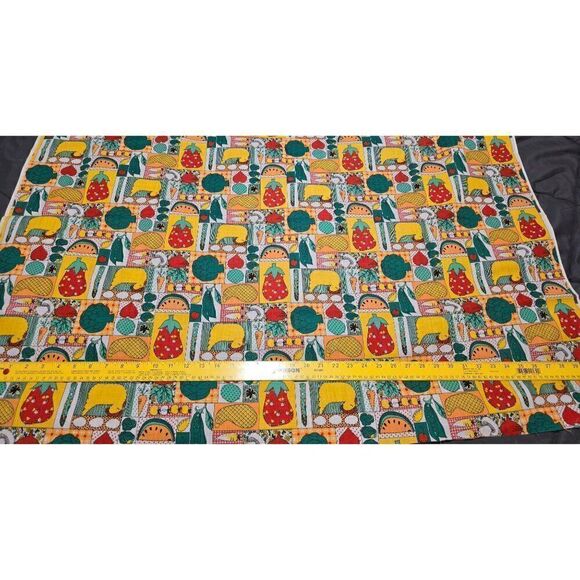 Vintage Fruit & Veggie Chickens Cotton Fabric 44" x 52" Retro Kitchen Pattern - Picture 3 of 3